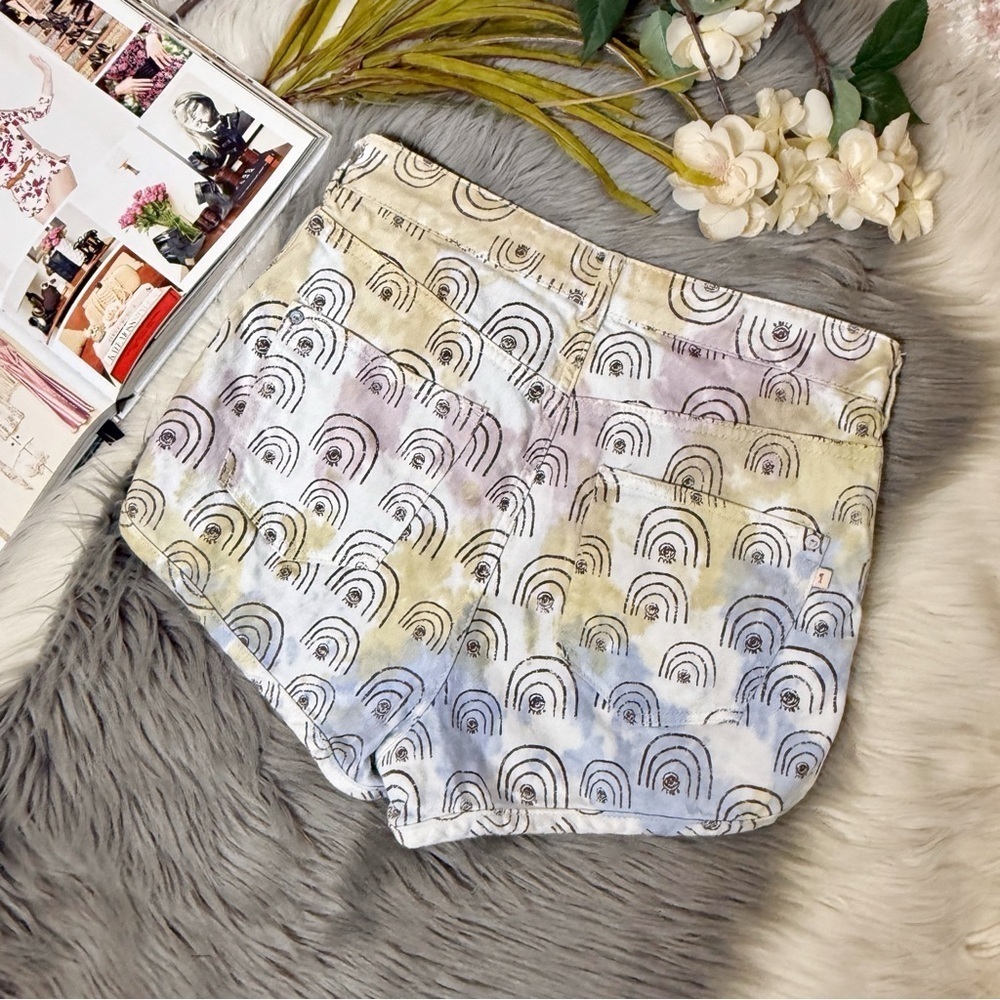 Anthropologie Hannah Leathers Pilcro Dolphin Rainbow Print Denim Shorts Sz 29 - Picture 9 of 11
